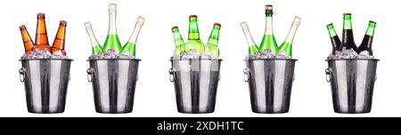 Champagner- und Bierflasche in einem Eimer mit Eis auf dem Weißen Stockfoto