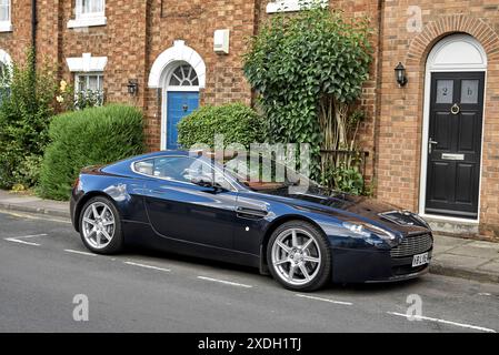 ASTON MARTIN V8 VANTAGE BLUE 2006 Stockfoto