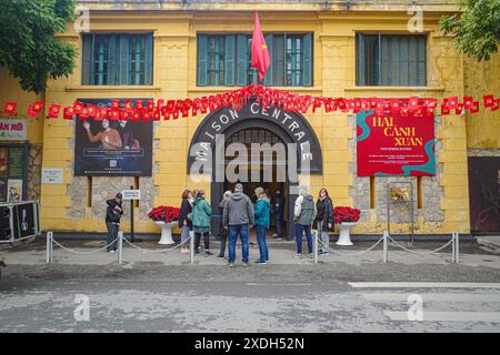 Hanoi, Vietnam - 29. Januar 2024: Eintritt in das Hoa Lo Gefängnis, oder Maison Centrale, Hanoi, Vietnam Stockfoto