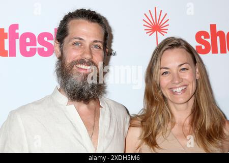 LOS ANGELES - 22. Juni: Tim Loden, Yvonne Strahovski beim 30. Palm Springs International ShortFest im Regal Palm Springs am 22. Juni 2024 in PAL Stockfoto