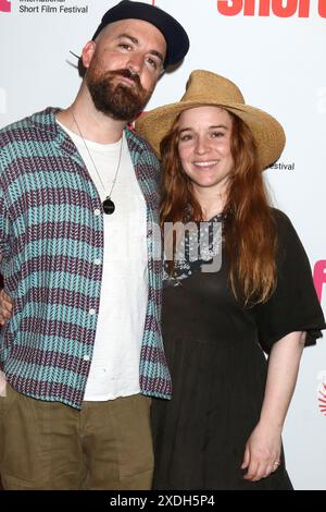 22. Juni 2024, Palm Springs, CA, USA: LOS ANGELES - 22. Juni: Chris Gabriel, Renee Felice Smith beim 30. Palm Springs International ShortFest am 22. Juni 2024 in Palm Springs, CA (Credit Image: © Kay Blake/ZUMA Press Wire) NUR ZUR REDAKTIONELLEN VERWENDUNG! Nicht für kommerzielle ZWECKE! Stockfoto