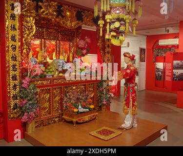 Hanoi, Vietnam - 29. Februar 2024: Traditionelle Schreine im Vietnamesischen Frauenmuseum, Hanoi Stockfoto