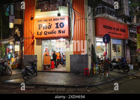 Hanoi, Vietnam - 28. Januar 2024: Pho 10 Ly Quoc Su Restaurant in der Altstadt von Hanoi Stockfoto