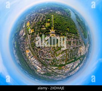 Blick aus der Luft, Benrath Palace mit Schlossteich und Schlosspark, Benrath Palace Orangerie und länglichem Spiegelteich, Globus, Fischaugenbild, 360-Grad-Bild Stockfoto