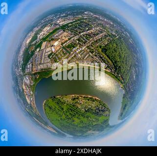 Luftansicht, Blick auf Benrath am Rhein, Gewerbegebiet Bonner Straße und Wohngebiet Benrather Straße mit Grünflächen im Innenraum Stockfoto