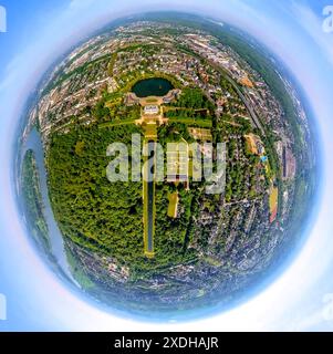 Blick aus der Luft, Benrath Palace mit Schlossteich und Schlosspark, Benrath Palace Orangerie und länglichem Spiegelteich, Globus, Fischaugenbild, 360-Grad-Bild Stockfoto