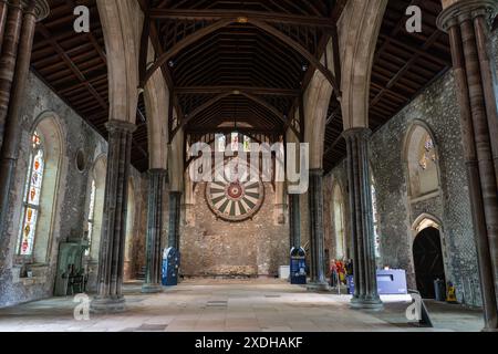 Der große Saal gilt als einer der schönsten erhaltenen Kirchenschiffe des 13. Jahrhunderts und ist alles, was von der mittelalterlichen Burg übrig geblieben ist. Winchester, Großbritannien Stockfoto