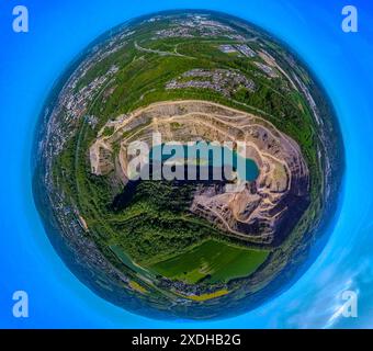 Luftaufnahme, Steinbruch Donnerkuhle Hagen Halden mit Waldgebiet Naturschutzgebiet Ochsenkamp, Blick auf den Bezirk Herbeck, Erdkugel, Fischaugenbild, 360 Grad Stockfoto