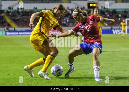 Charlize Rule of Australia und Fiama Hidalgo aus Costa Rica beim Spiel Costa Rica gegen Australien am 10. August Stockfoto