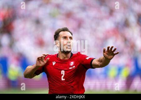 Hamburg, Deutschland. Juni 2024. OTAR Kakabadze (2) aus Georgien wurde während des Spiels der UEFA Euro 2024 in der Gruppe B zwischen Georgien und Tschechien im Volksparkstadion in Hamburg gesehen. Quelle: Gonzales Photo/Alamy Live News Stockfoto