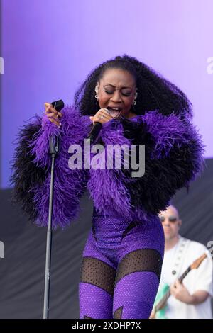 Newport, Großbritannien. Juni 2024. Beverley Knight auf der Hauptbühne beim Isle of Wight Festival, Seaclose Park am Sonntag, 23. Juni 2024 Credit: Emma Terracciano/Alamy Live News Stockfoto