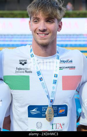 Rom, Italien. Juni 2024. Alessandro Miressi aus Italien auf dem Podium der Männer 100m Freistil Finale A während des ersten Tages bei den Schwimm-Internationals der 60. Settecolli Trophy. Quelle: SOPA Images Limited/Alamy Live News Stockfoto