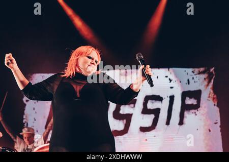 Rom, Italien. Juni 2024. Die Sängerin Beth Ditto tritt mit ihrer Band Gossip in der Villa Ada in Rom auf. Quelle: SOPA Images Limited/Alamy Live News Stockfoto
