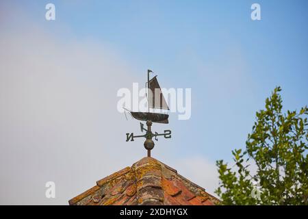 Antike Wetterfahne auf dem Dach in Dänemark Stockfoto