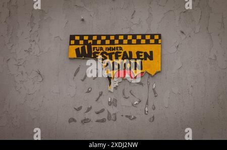 Dortmund, Deutschland. Juni 2024. Westfalen Stadion Werbetafel Fan march: Türkische Fans auf dem Weg ins Stadion Türkei - Portugal Türkei - Portugal Stockfoto