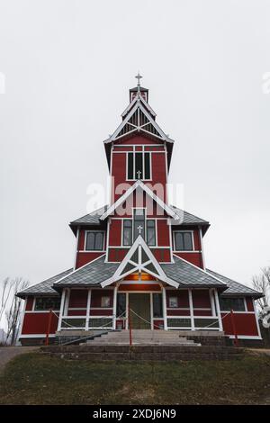 Buksnes Church, in Gravdal, Lofoten, Norwegen - Frontalansicht Stockfoto