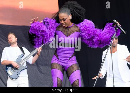 Die britische Sängerin, Songwriterin und Schauspielerin Beverley Anne Smith, bekannt unter ihrem Künstlernamen Beverly Knight, tritt live auf der Bühne des Isle of Wight Festivals auf. (Foto: Dawn Fletcher-Park / SOPA Images/SIPA USA) Stockfoto