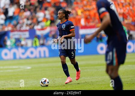 Nathan Ake während des Spiels der UEFA Euro 2024 zwischen den Nationalmannschaften Polens und der Niederlande im Olympiastadion Berlin (Maciej Rogowski) Stockfoto