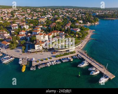 Luftaufnahme der Stadt Malinska auf der Insel Krk, Kroatien Stockfoto