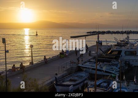 Sonnenuntergang in Malinska auf der Insel Krk, Kroatien Stockfoto