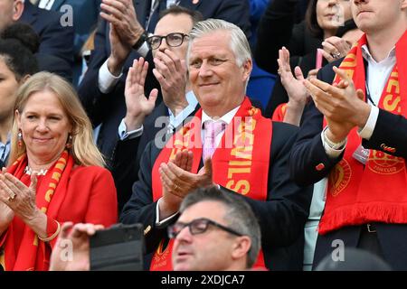 Pascale Van Damme, Vorsitzende der RBFA , König Philippe - Filip von Belgien, dargestellt während eines Fußballspiels zwischen den belgischen Nationalmannschaften, den Red Devils und Rumänien am zweiten Spieltag in der Gruppe E in der Gruppenphase des UEFA Euro 2024-Turniers , am Samstag den 22 . Juni 2024 in Köln , Deutschland . FOTO SPORTPIX | David Catry Stockfoto