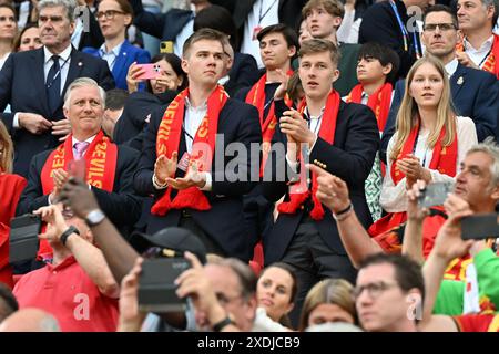 König Philippe - Filip von Belgien, Prinz Gabriel, Prinz Emmanuel und Prinzessin Eleonore, dargestellt während eines Fußballspiels zwischen den belgischen Nationalmannschaften, den Roten Teufeln und Rumänien am zweiten Spieltag in der Gruppe E in der Gruppenphase des UEFA Euro 2024-Turniers , am Samstag den 22 . Juni 2024 in Köln , Deutschland . FOTO SPORTPIX | David Catry Stockfoto