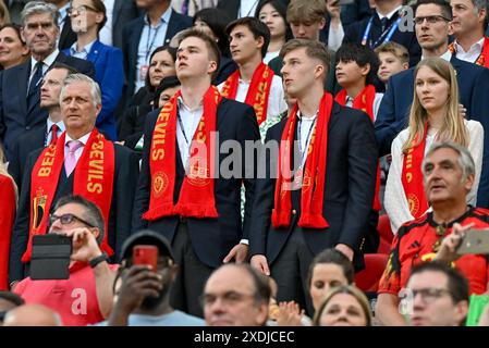 König Philippe - Filip von Belgien, Prinz Gabriel, Prinz Emmanuel und Prinzessin Eleonore, dargestellt während eines Fußballspiels zwischen den belgischen Nationalmannschaften, den Roten Teufeln und Rumänien am zweiten Spieltag in der Gruppe E in der Gruppenphase des UEFA Euro 2024-Turniers , am Samstag den 22 . Juni 2024 in Köln , Deutschland . FOTO SPORTPIX | David Catry Stockfoto