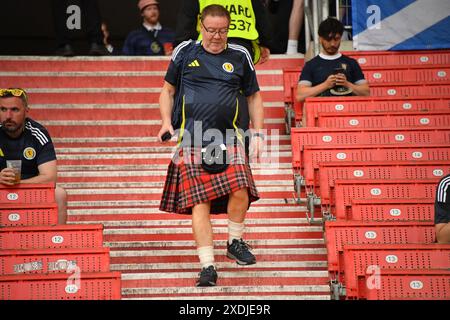 Stuttgart, Deutschland, 23. Juni 2024. Schottland-Fans beim Spiel zwischen Schottland Ungarn in der Stuttgarter Arena, bei der EURO 2024 Stuttgart, Deutschland. Foto: Paul Blake/Alamy Sports News Stockfoto