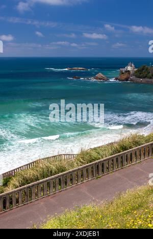 Die Villa Belza, die emblematische Residenz von Biarritz in der Nähe des Strandes Port-Vieux. Im Hintergrund der Rocher de la Vierge. Biarritz, Pyrenäen-Atlantiques, Frankreich Stockfoto