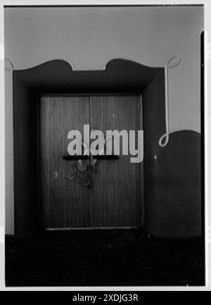 Beach Theatre, Lincoln Rd., Miami Beach, Florida. Auditoriumtüren. Gottscho-Schleisner Kollektion Stockfoto