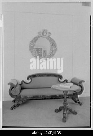 Gourielli Apothecary Shop, 16 E. 55th St., New York City. Blaues Zimmer mit Sofadetail. Gottscho-Schleisner Kollektion Stockfoto