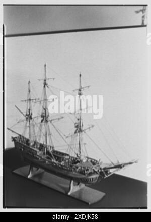 Seamen's Bank for Saving Ship Models, 74 Wall St., New York City. Klapperschlange, Blick auf 3/4. Gottscho-Schleisner Kollektion Stockfoto
