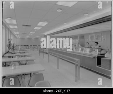 Liberty Mutual Life Insurance Co., 444 Merrick Rd., Lynbrook, Long Island. Cafeteria. Gottscho-Schleisner Kollektion Stockfoto