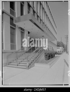 Liberty Mutual Life Insurance Co., 444 Merrick Rd., Lynbrook, Long Island. Eingangsdetails. Gottscho-Schleisner Kollektion Stockfoto