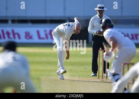 Canterbury, England. Juni 2024. Charlie Stobo spielt während des ersten Tages der Vitality County Championship Division One zwischen Kent County Cricket Club und Lancashire County Cricket Club auf dem Spitfire Ground in St Lawrence in Canterbury. Kyle Andrews/Alamy Live News. Stockfoto