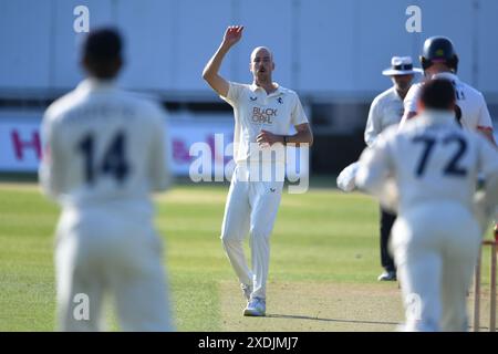 Canterbury, England. Juni 2024. Charlie Stobo spielt während des ersten Tages der Vitality County Championship Division One zwischen Kent County Cricket Club und Lancashire County Cricket Club auf dem Spitfire Ground in St Lawrence in Canterbury. Kyle Andrews/Alamy Live News. Stockfoto