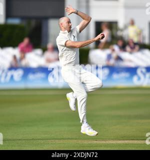 Canterbury, England. Juni 2024. Charlie Stobo spielt während des ersten Tages der Vitality County Championship Division One zwischen Kent County Cricket Club und Lancashire County Cricket Club auf dem Spitfire Ground in St Lawrence in Canterbury. Kyle Andrews/Alamy Live News. Stockfoto