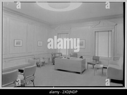 Johnson & Johnson, Executive Offices, New Brunswick, New Jersey. Büro-Nr. 4, zum Schreibtisch. Gottscho-Schleisner Kollektion Stockfoto