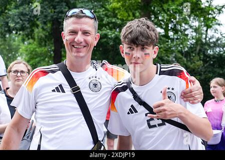 Frankfurt, Deutschland. Juni 2024. Frankfurt, Deutschland, 23. Juni 2024: Deutsche Fans während der UEFA EURO 2024 Germany Group A Spiel zwischen der Schweiz und Deutschland in der Frankfurt Arena in Frankfurt. (Daniela Porcelli/SPP) Credit: SPP Sport Press Photo. /Alamy Live News Stockfoto