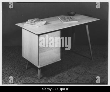 Berge-Norman Associates, Geschäftssitz 45 E. 28th St., New York City. Schreibtisch. Gottscho-Schleisner Kollektion Stockfoto