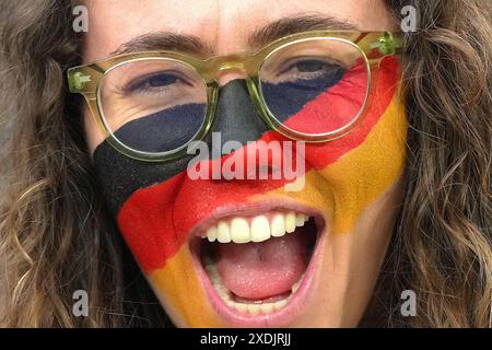 Frankfurt, Deutschland. Juni 2024. Deutsche Fans beim Fußball-Europameisterspiel 2024 zwischen der Schweiz und Deutschland in der Frankfurt Arena, Frankfurt, Deutschland - Sonntag, 23. Juni 2024. Sport - Fußball . (Foto: Spada/LaPresse) Credit: LaPresse/Alamy Live News Stockfoto