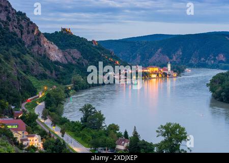 Donau Donau, Schloss Dürnstein, Altstadt Dürnstein, Stiftskirche Dürnstein, Wachaubahn Wachauer Bahn Dürnstein Wachau Niederösterreich, Stockfoto