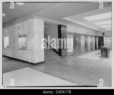 Hotel New Yorker, 34th St. und 8th Ave., New York City. Zu den Aufzügen. Gottscho-Schleisner Kollektion Stockfoto