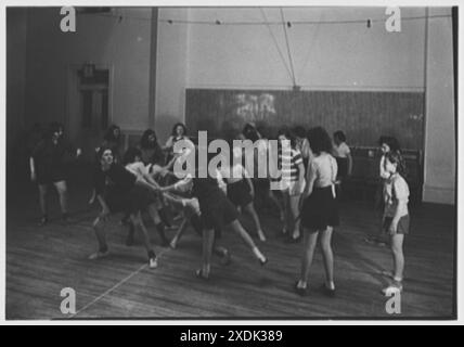 Woodmere Academy, Woodmere, Long Island. Gefangenenbasis. Gottscho-Schleisner Kollektion Stockfoto