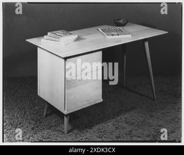 Berge-Norman Associates, Geschäftssitz 45 E. 28th St., New York City. Schreibtisch. Gottscho-Schleisner Kollektion Stockfoto
