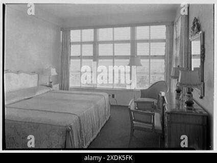 Albion Hotel, Lincoln Rd., Miami Beach, Florida. Penthouse-Schlafzimmer. Gottscho-Schleisner Kollektion Stockfoto