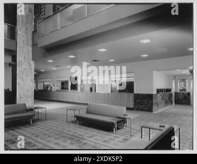 Hotel New Yorker, 34th St. und 8th Ave., New York City. An die Telefone und den Kassenschalter. Gottscho-Schleisner Kollektion Stockfoto