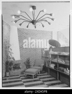 Leather & Tweed, Geschäftssitz 575 Madison Ave., New York City. Detail des Kamins. Gottscho-Schleisner Kollektion Stockfoto