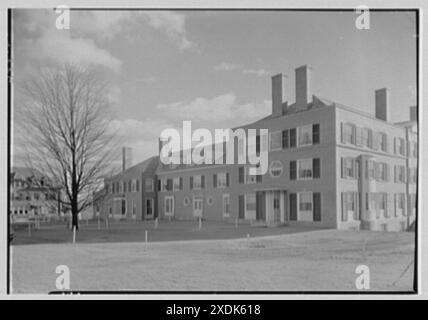 Emily Abbey Hall, Mount Holyoke College, South Hadley, Massachusetts. Eingangsfassade. Gottscho-Schleisner Kollektion Stockfoto