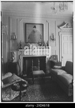 Mrs. Washington A. Roebling, Wohnsitz 64 S. Battery, Charleston, South Carolina. Chinesisches Zimmer mit Kamin. Gottscho-Schleisner Kollektion Stockfoto